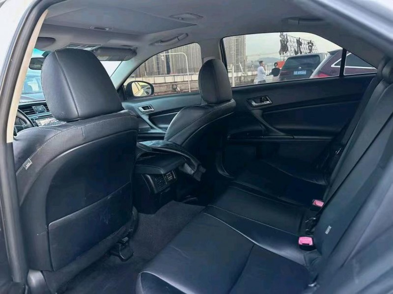 东莞13年丰田锐志5