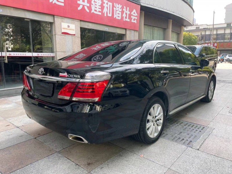 蘇州14年豐田皇冠8