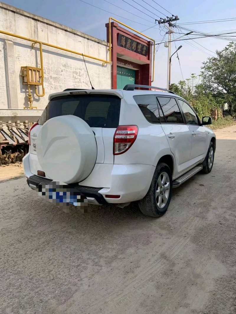 保定12年丰田锐志6