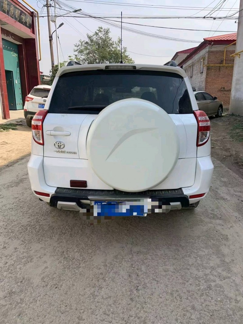 保定12年丰田锐志8