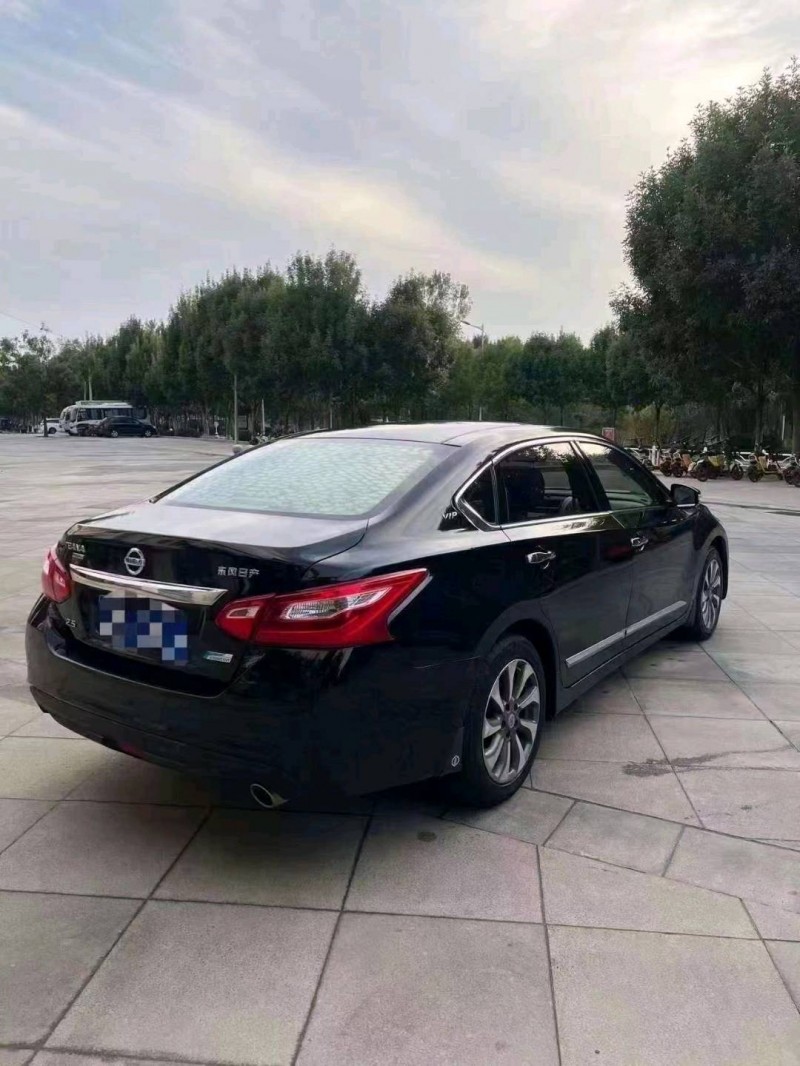 北京18年日产天籁4