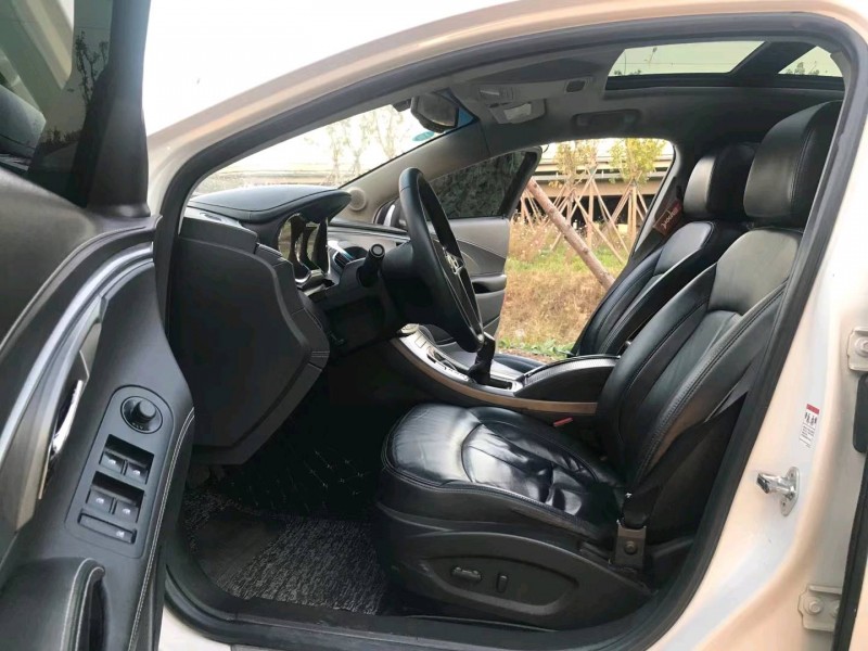 青岛12年别克君越4