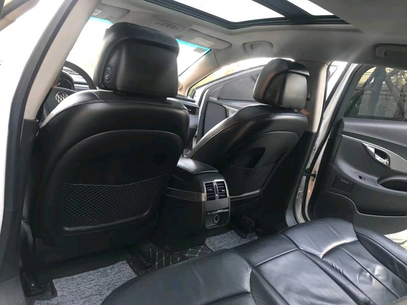 青岛12年别克君越3