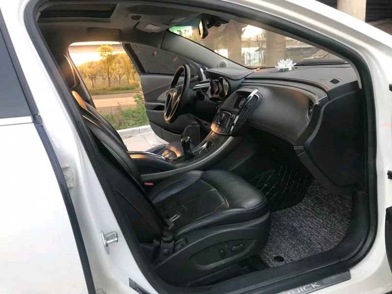 青岛12年别克君越2