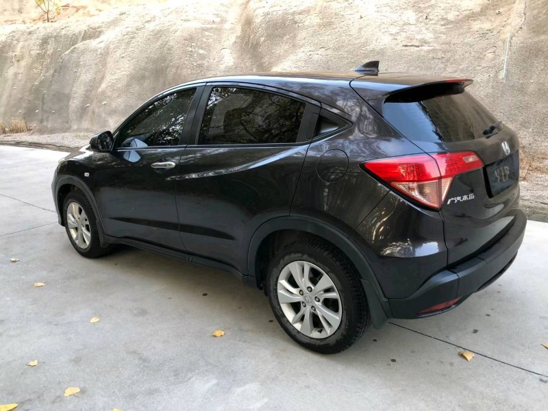 青岛16年本田缤智1