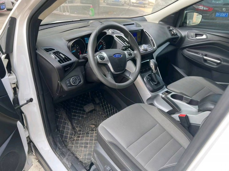 济宁16年福特翼虎5