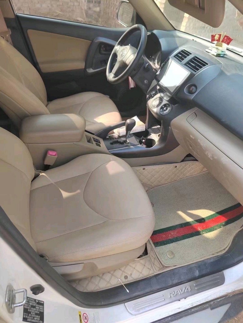 北京12年丰田RAV48
