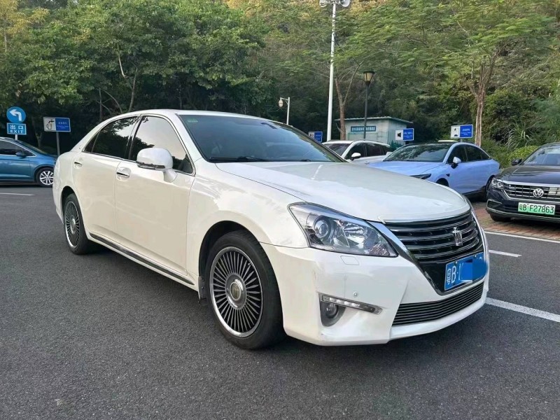 广州13年丰田皇冠2