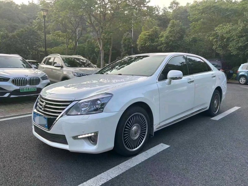广州13年丰田皇冠3