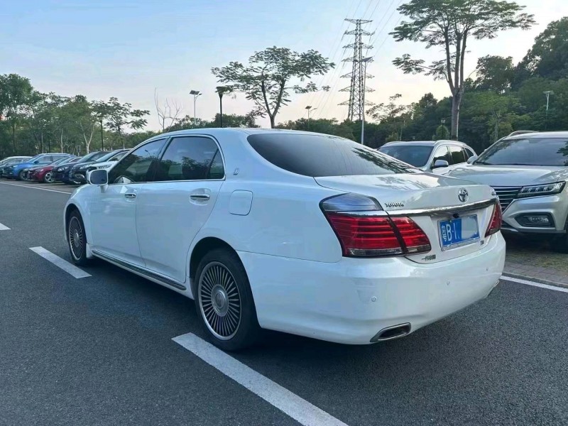 广州13年丰田皇冠7