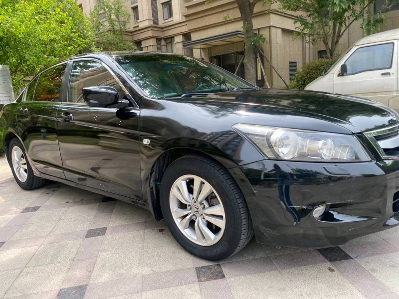 青岛10年本田雅阁8