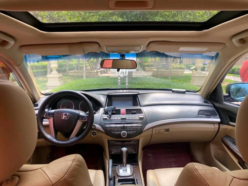 青岛10年本田雅阁6