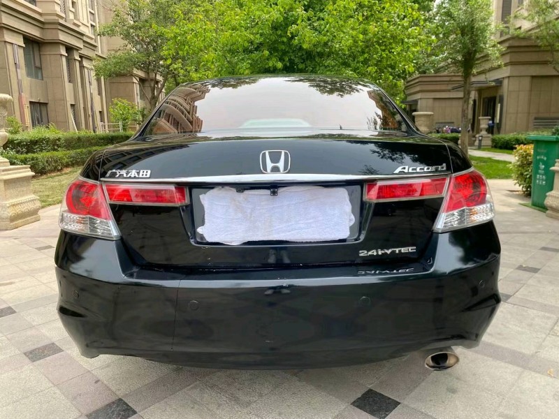 青岛10年本田雅阁4