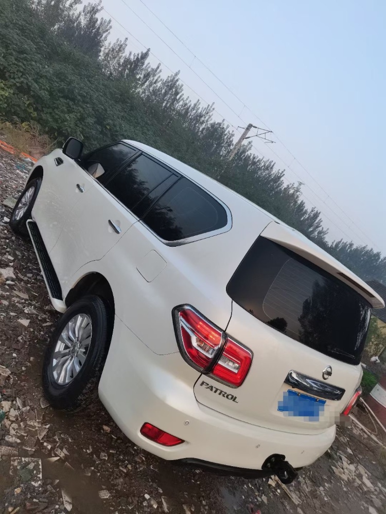 济宁18年日产途乐5