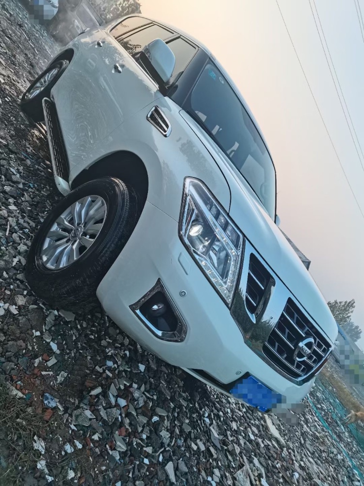 济宁18年日产途乐9