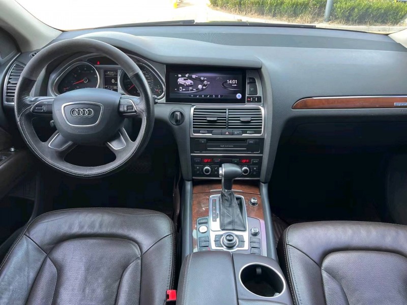 济宁12年奥迪Q75