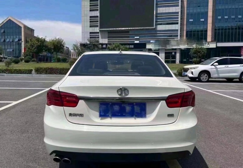 宜昌19年北汽紳寶D709