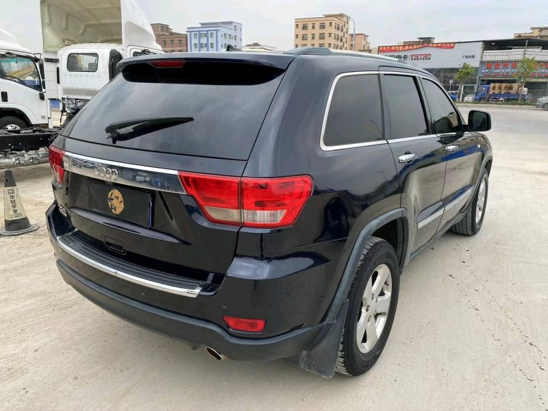 广州12年Jeep大切诺基8