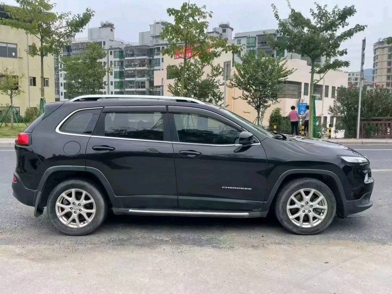 广州16年Jeep自由光4