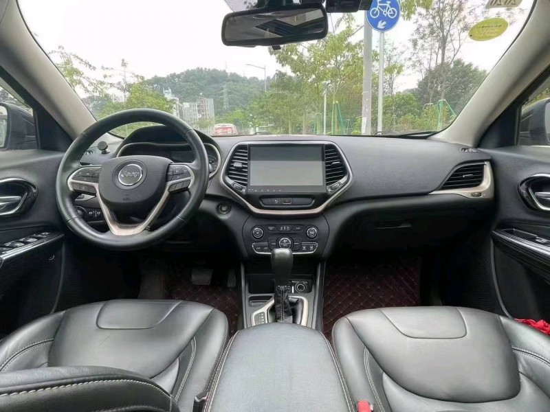 广州16年Jeep自由光8