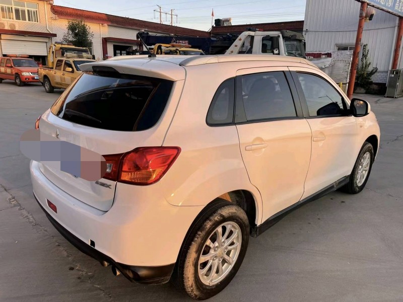 保定15年三菱劲炫5