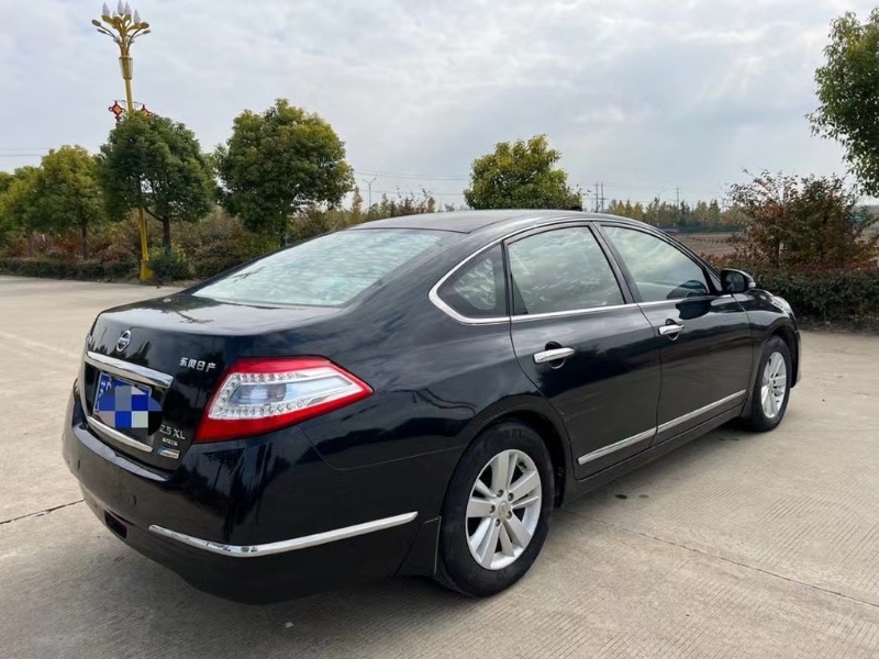 盐城11年日产天籁3