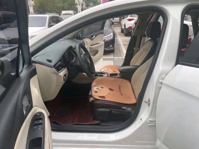 苏州17年别克威朗5