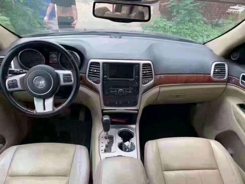 北京11年Jeep大切诺基6