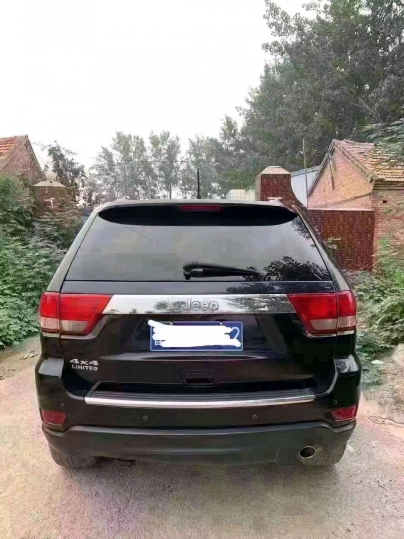 北京11年Jeep大切诺基9