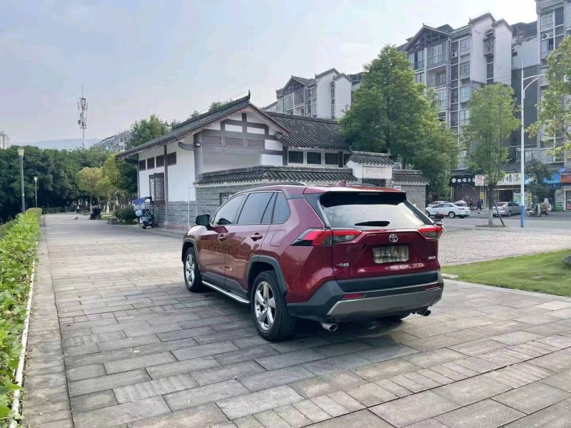 重庆20年丰田RAV43