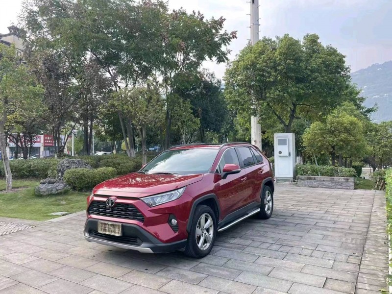 重庆20年丰田RAV48