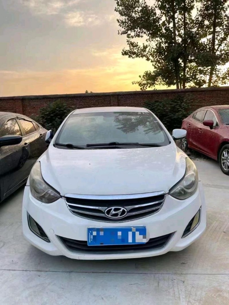 东营13年现代朗动8