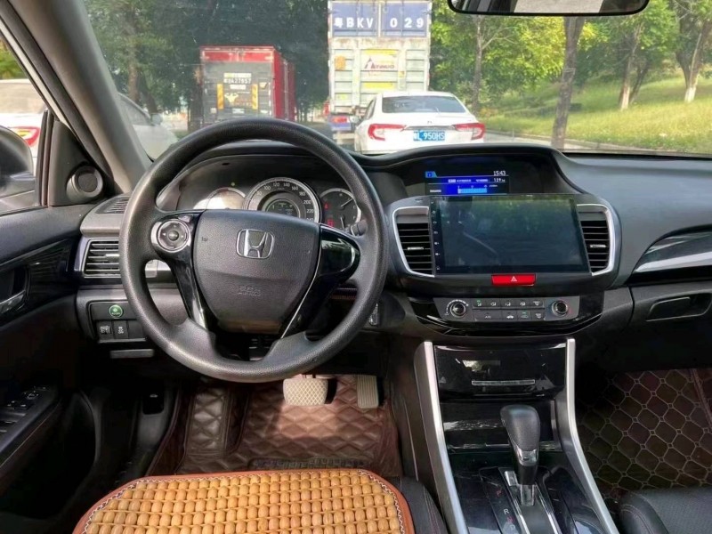 东莞17年本田雅阁5