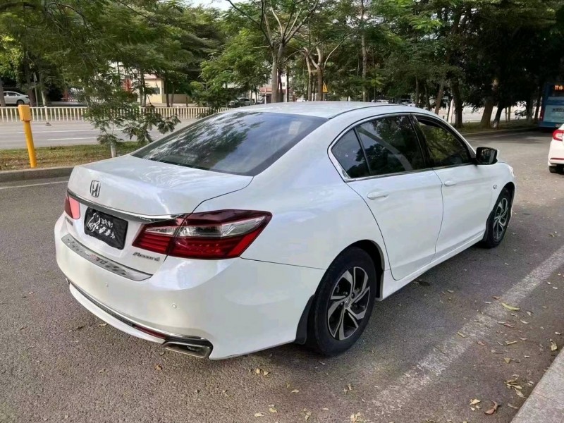 东莞17年本田雅阁8