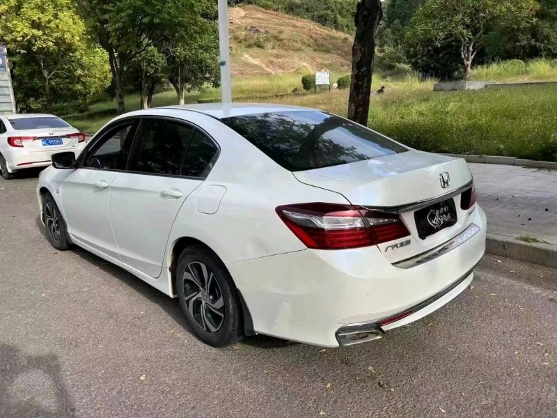 东莞17年本田雅阁9