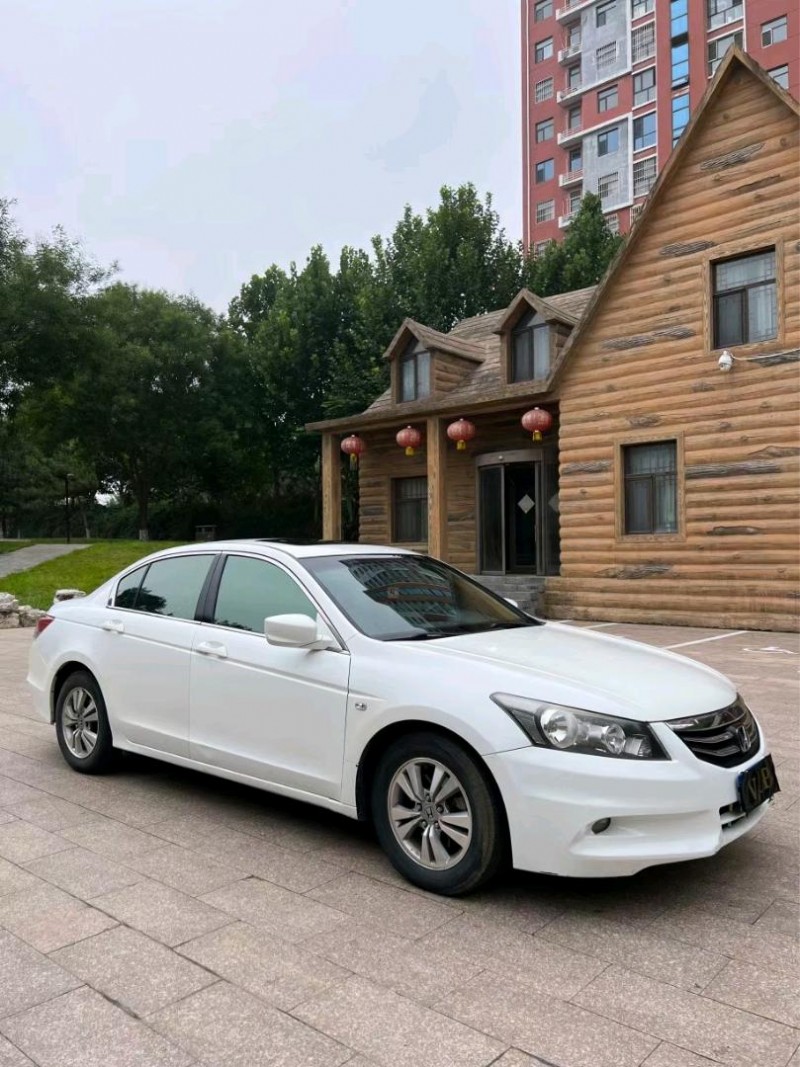 邢台11年本田雅阁3