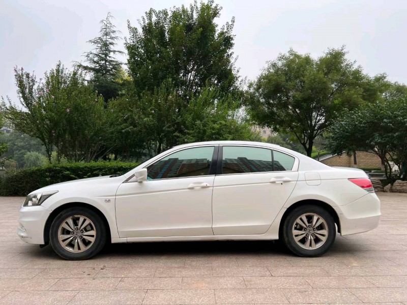 邢台11年本田雅阁4