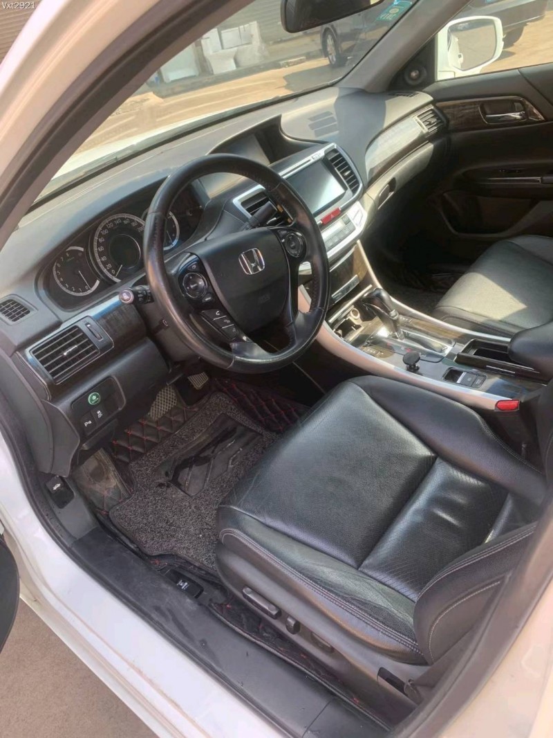 东莞15年本田雅阁7