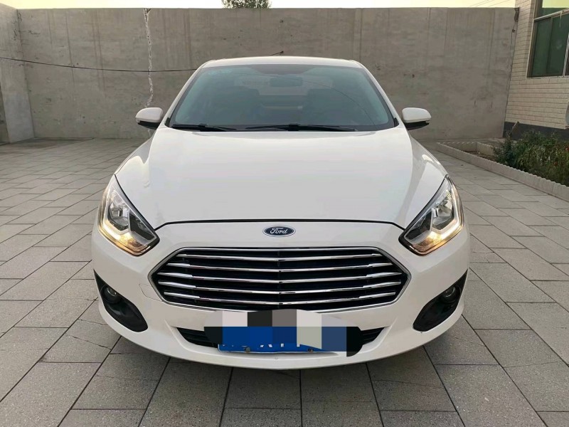 保定17年福特福睿斯8