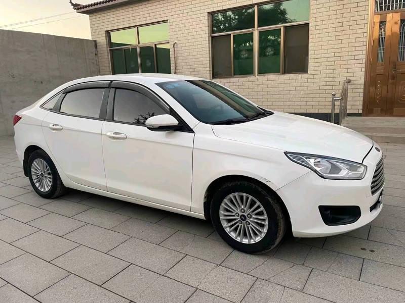 保定17年福特福睿斯6