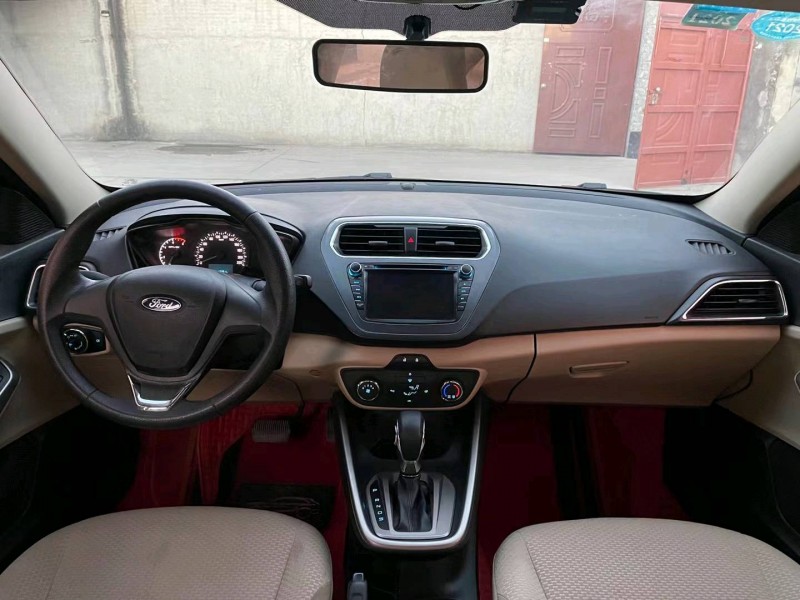 保定17年福特福睿斯3