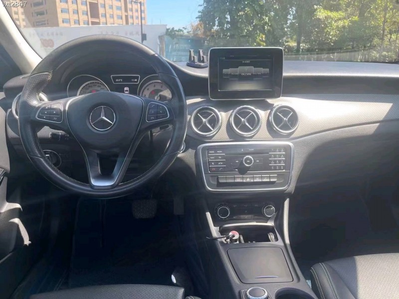 东莞17年奔驰GLA5