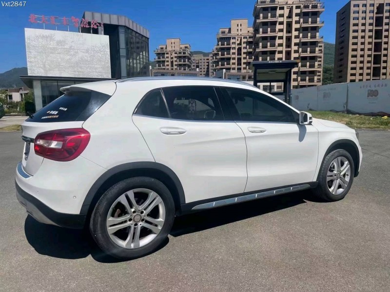 东莞17年奔驰GLA7