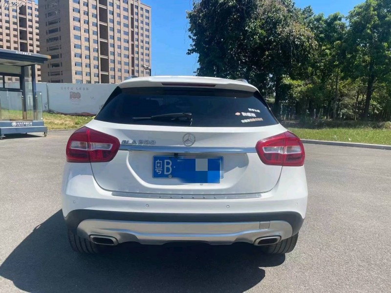 东莞17年奔驰GLA8