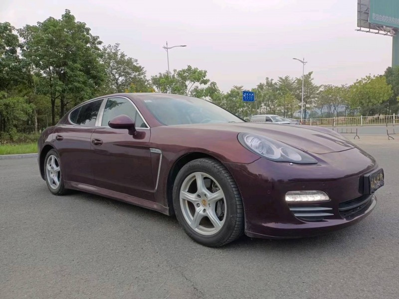 东莞12年保时捷帕拉梅拉8