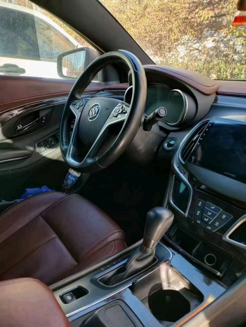 邯郸15年别克君越2