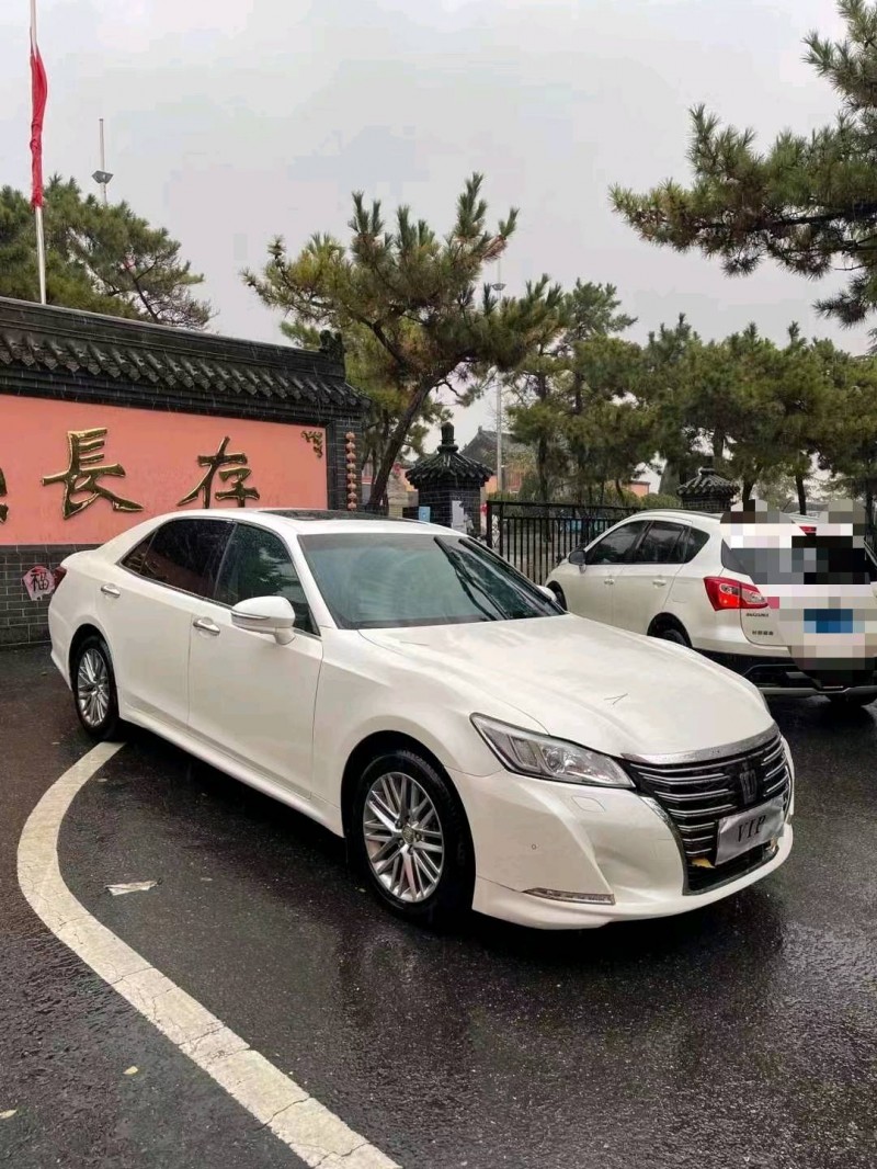 青岛15年丰田皇冠7