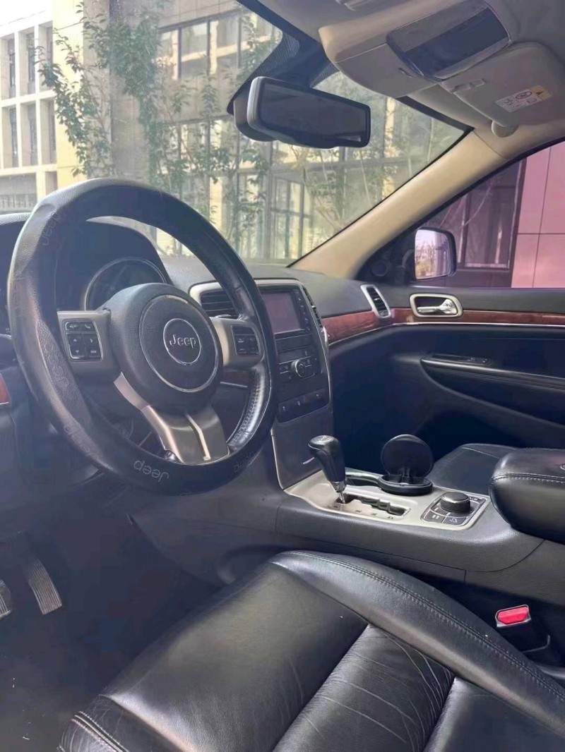 徐州13年Jeep大切诺基4