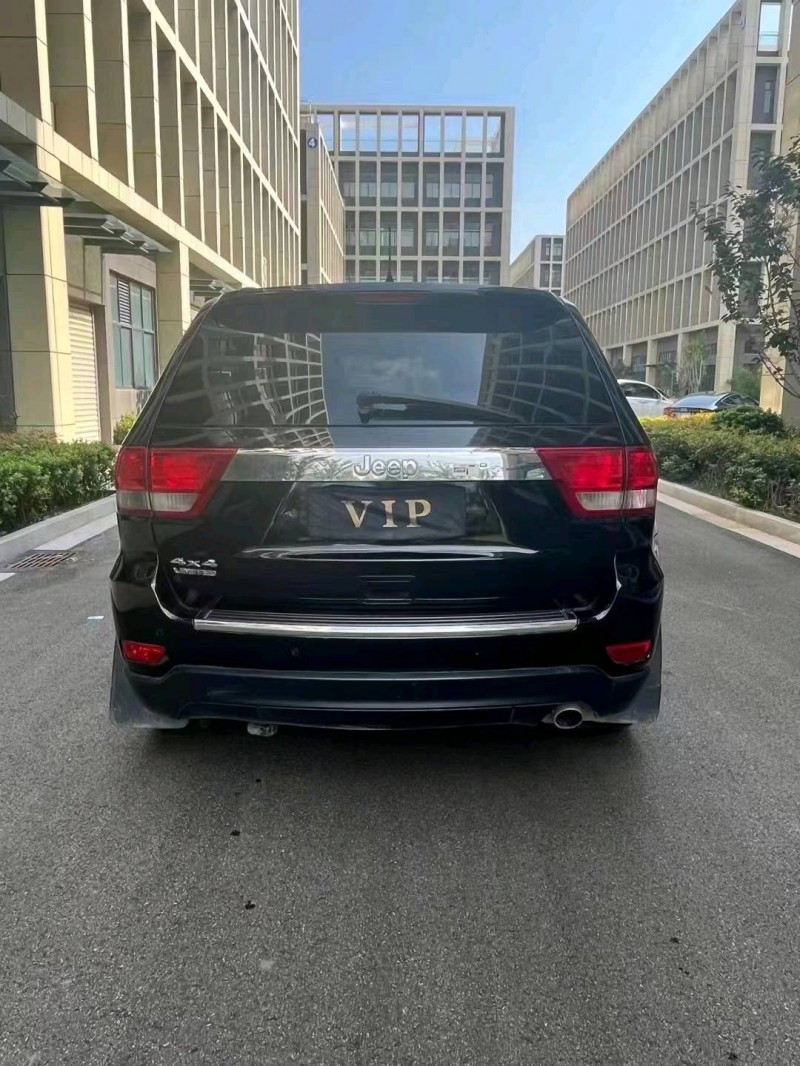 徐州13年Jeep大切诺基1