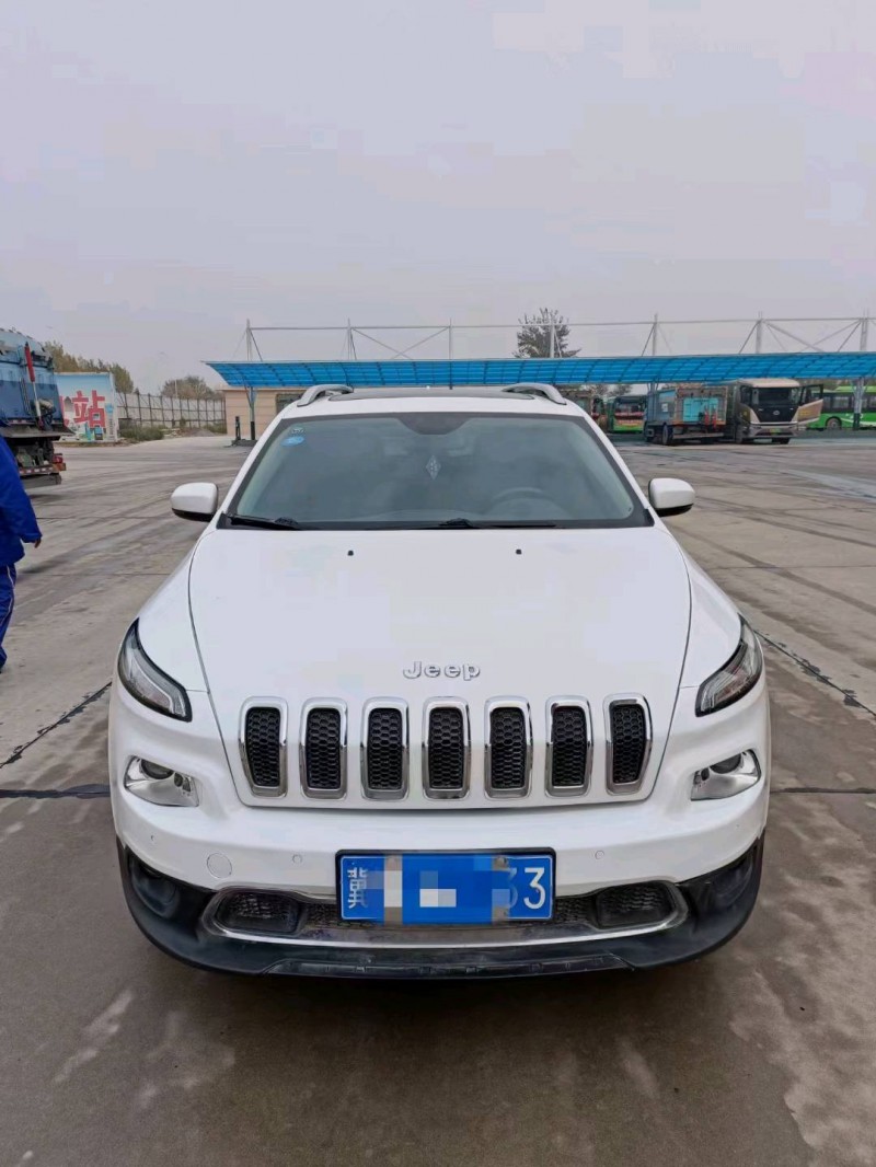 邯郸17年Jeep自由光1